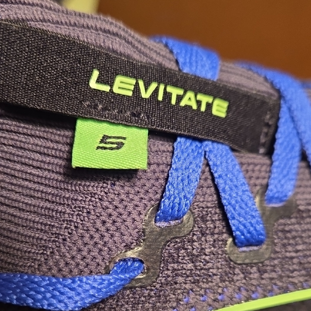 Brooks Men's Levitate Stealth Fit Size 12 Athletic Shoes - Picture 9 of 10